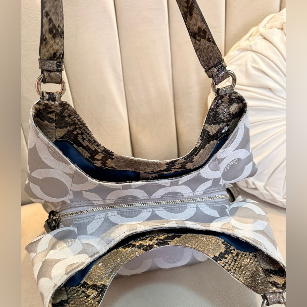 ‼️SOLD‼️Vintage Coach Madison Maggie Silver OpArt Signature Hobo Shoulder Bag - Picture 7 of 16